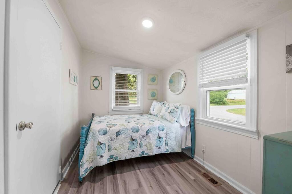 Beach Bungalow - 1 Block To Beach - Pets Welcome! Norfolk Exterior photo
