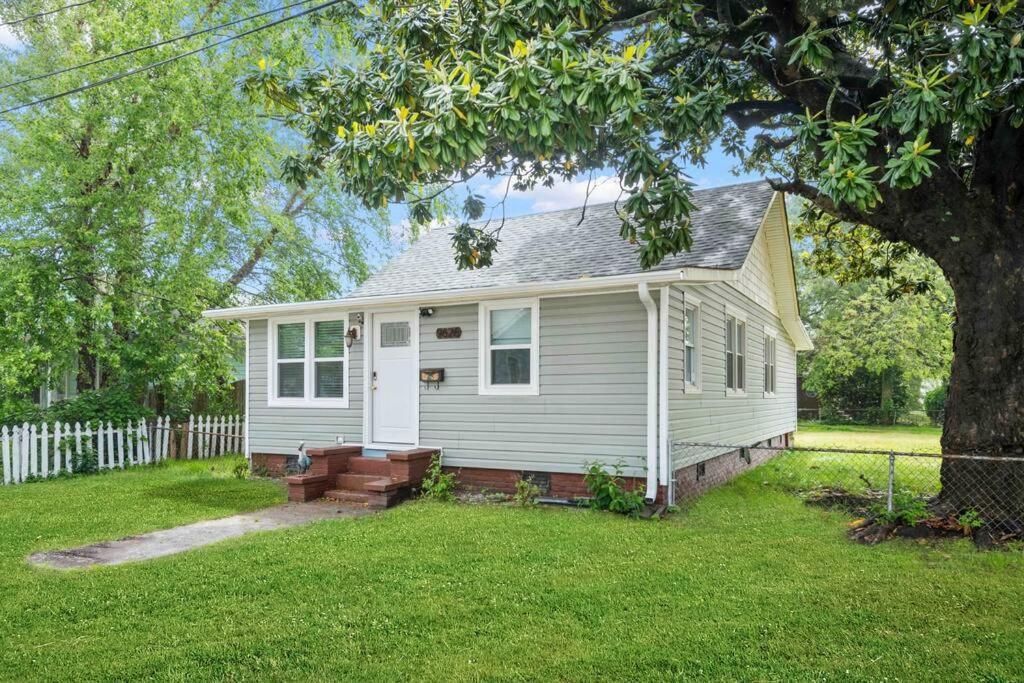 Beach Bungalow - 1 Block To Beach - Pets Welcome! Norfolk Exterior photo